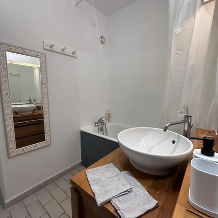 Sur Le Port De - A 2min Des Plages, Clim & Balcon Apartment *