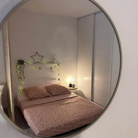 Sur Le Port De - A 2min Des Plages, Clim & Balcon Apartment Hyeres