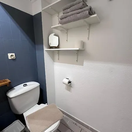 Sur Le Port De - A 2min Des Plages, Clim & Balcon Apartment Hyeres