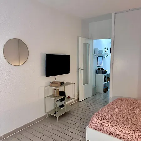 Apartment Sur Le Port De - A 2min Des Plages, Clim & Balcon *