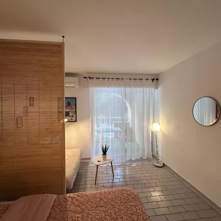 Sur Le Port De - A 2min Des Plages, Clim & Balcon Apartment Hyeres