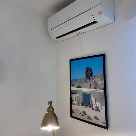 Apartment Sur Le Port De - A 2min Des Plages, Clim & Balcon Hyeres