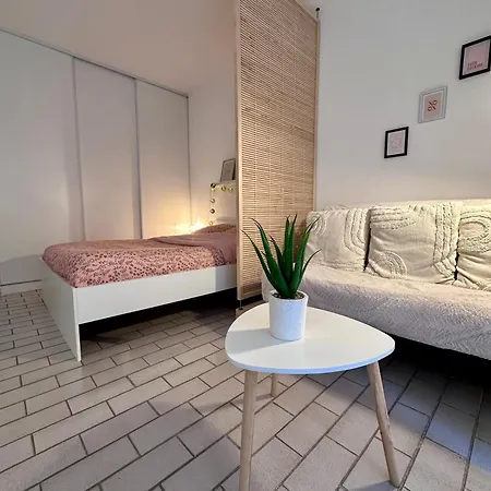 Apartment Sur Le Port De - A 2min Des Plages, Clim & Balcon *